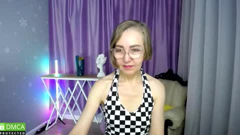 _greybunny_ online show from October 31, 1:48 pm