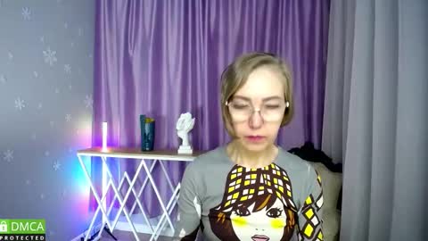 _greybunny_ online show from November 1, 1:48 pm