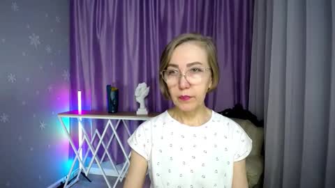 _greybunny_ online show from November 13, 8:57 am