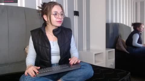Snapshot of _isaabellaa chatting on December 31, 12:57 pm Isa online show from December 31, 12:57 pm