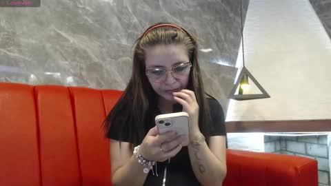 Snapshot of _isaabellaa chatting on March 12, 1:19 pm Isa online show from March 12, 1:19 pm