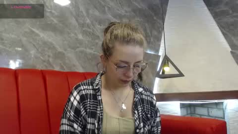Snapshot of _isaabellaa chatting on March 7, 11:07 am Isa online show from March 7, 11:07 am