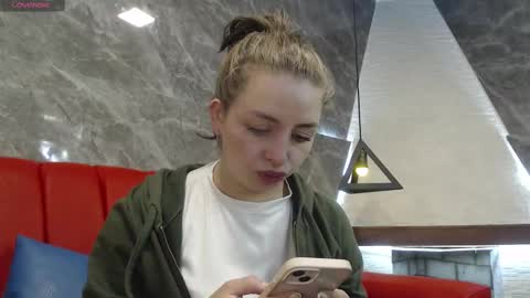Snapshot of _isaabellaa chatting on February 9, 2:40 pm Isa online show from February 9, 2:40 pm