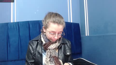 Snapshot of _isaabellaa chatting on December 17, 12:00 pm Isa online show from December 17, 12:00 pm