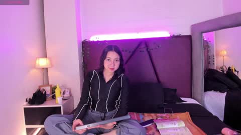 Isa online show from February 8, 1:54 pm