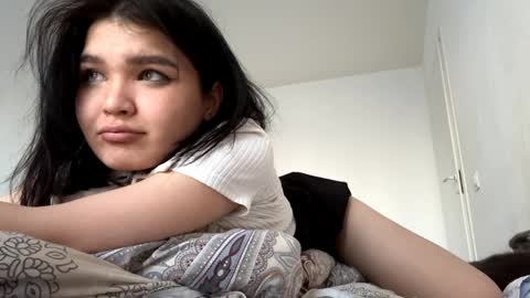 Elsa online show from March 29, 2:27 pm