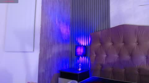 Mia online show from November 18, 1:56 pm