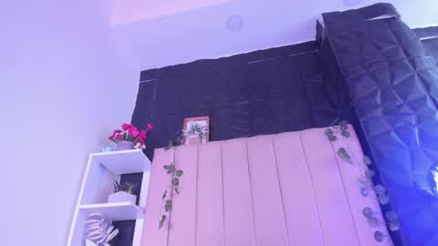 Mia online show from February 13, 4:19 pm