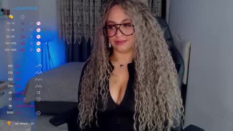 _just_a_queen_3 online show from January 15, 7:09 pm