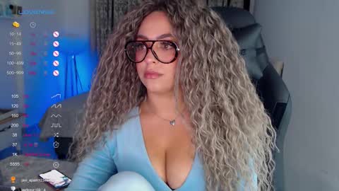 _just_a_queen_3 online show from January 18, 5:53 pm