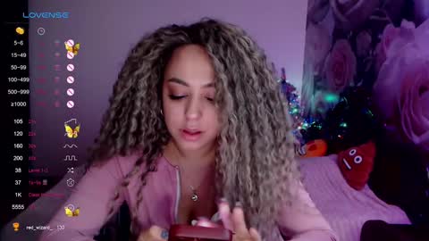 _just_a_queen_3 online show from December 15, 6:04 pm