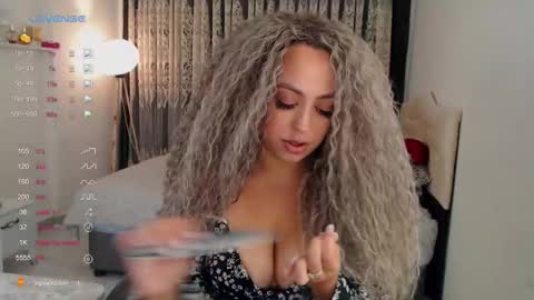 _just_a_queen_3 online show from September 8, 4:28 pm