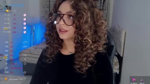 _just_a_queen_3 online show from February 2, 6:07 pm