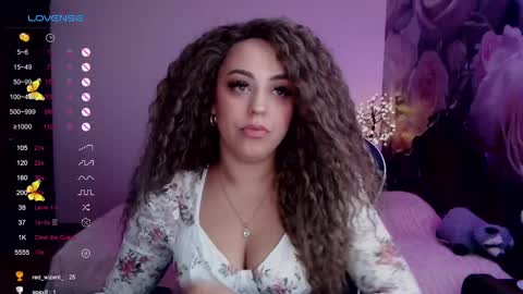 _just_a_queen_3 online show from December 3, 6:28 pm