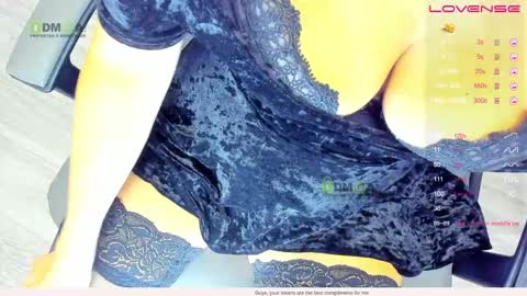 _justcallme_ online show from May 18, 11:38 am