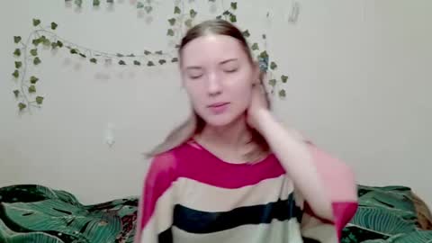 _kikiclark_ online show from December 3, 11:45 am