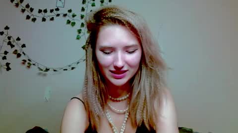 _kikiclark_ online show from November 16, 10:43 pm