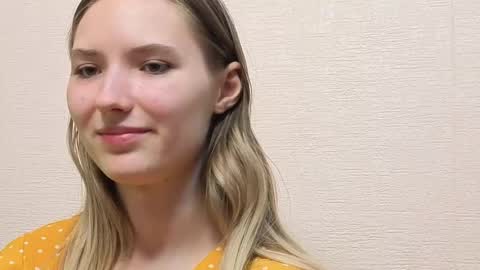 _kikiclark_ online show from May 22, 8:18 pm