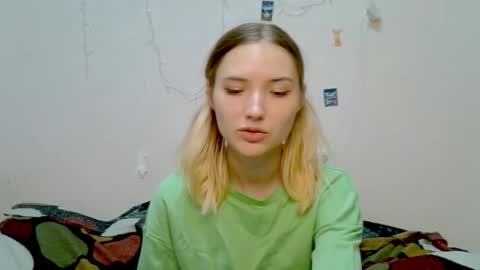 _kikiclark_ online show from September 28, 8:47 pm