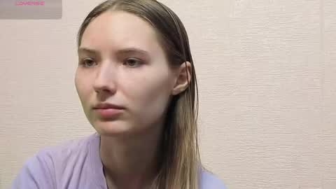 _kikiclark_ online show from May 20, 4:37 pm