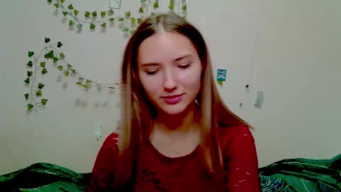 _kikiclark_ online show from November 20, 5:14 pm