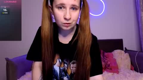 _kylle_ online show from November 17, 10:21 pm