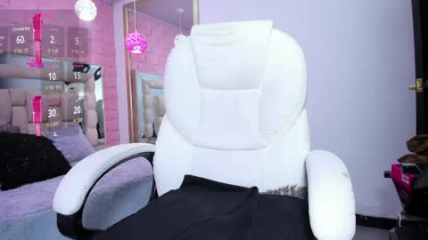 Laura online show from May 10, 2:08 pm