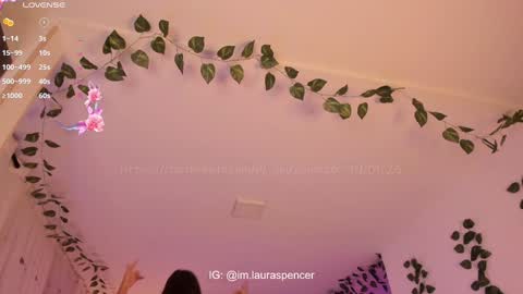 Snapshot of _lauraspencer_ chatting on January 19, 11:53 pm Laura online show from January 19, 11:53 pm