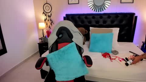 Liily online show from May 8, 5:21 am