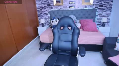 Liily online show from November 6, 6:58 pm