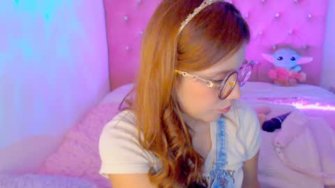 Snapshot of _lloou_ chatting on December 9, 2:02 am Sofia 3 online show from December 9, 2:02 am