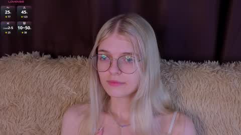 Monica online show from November 5, 8:58 pm