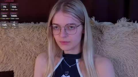 Monica online show from November 19, 7:36 pm