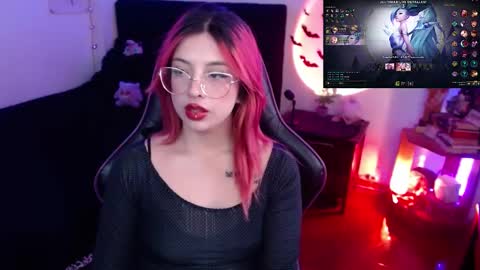 Snapshot of _lucyx__ chatting on March 5, 8:12 pm Queen. Help me reach 100 thumbs up online show from March 5, 8:12 pm