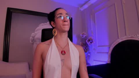 Snapshot of _luna_dupont_ chatting on January 14, 10:44 pm Luna online show from January 14, 10:44 pm