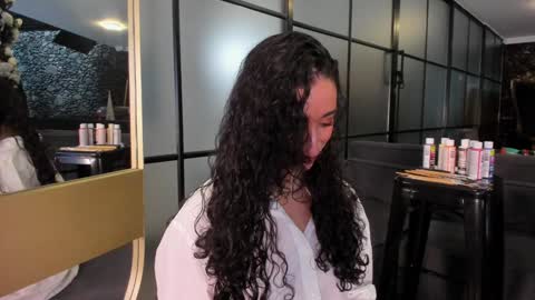 Snapshot of _luna_dupont_ chatting on December 6, 1:55 pm Luna online show from December 6, 1:55 pm