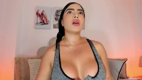 _luuciana_ online show from May 26, 3:50 am