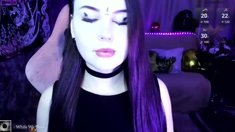 Mia online show from February 7, 7:07 pm