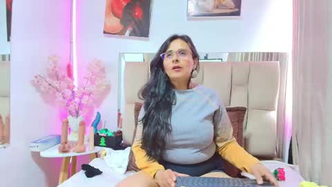 _marcela__ online show from May 13, 4:24 pm