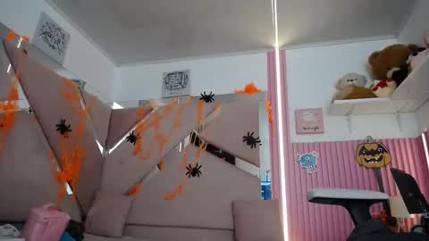  Mia  online show from October 27, 12:33 pm