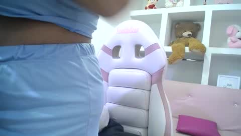  Mia  online show from January 22, 1:00 pm