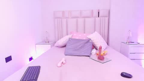 Mia  online show from March 13, 12:06 pm