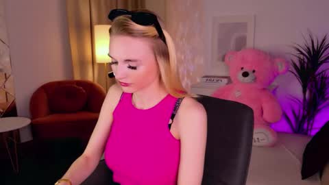 Mila online show from May 19, 1:18 pm