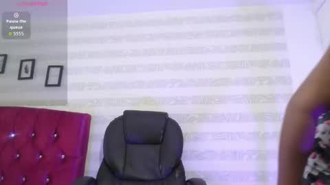 _milu23_ online show from May 12, 4:13 pm