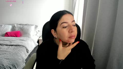 _miss_coco_ online show from April 8, 12:40 pm