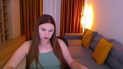 Mia online show from May 16, 10:36 am
