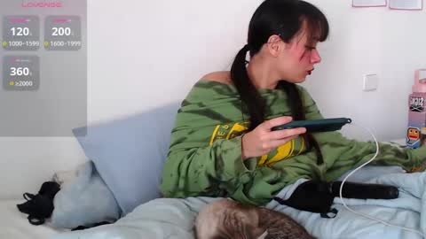 Snapshot of _missshe_ chatting on February 16, 9:26 am Sophia Help me get 100 thumbs up online show from February 16, 9:26 am