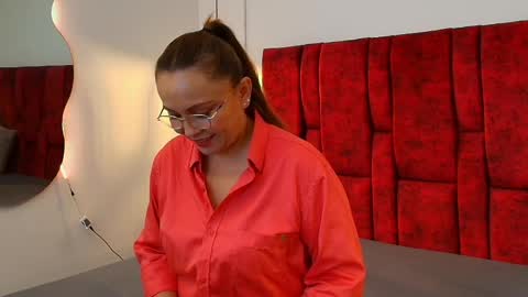 _monaliza_ online show from May 6, 12:20 pm