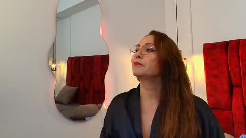 _monaliza_ online show from April 1, 1:41 pm
