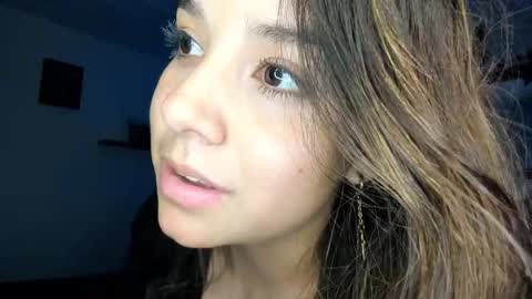 Snapshot of _monserat_ chatting on December 4, 12:08 am liaaa 4u online show from December 4, 12:08 am